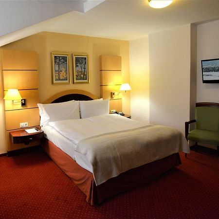 ויסבאדן Hotel Am Kochbrunnen מראה חיצוני תמונה