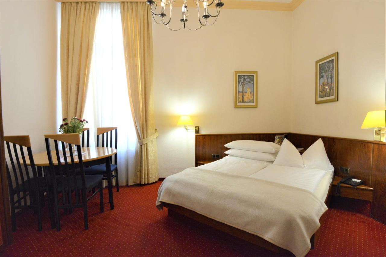 ויסבאדן Hotel Am Kochbrunnen מראה חיצוני תמונה