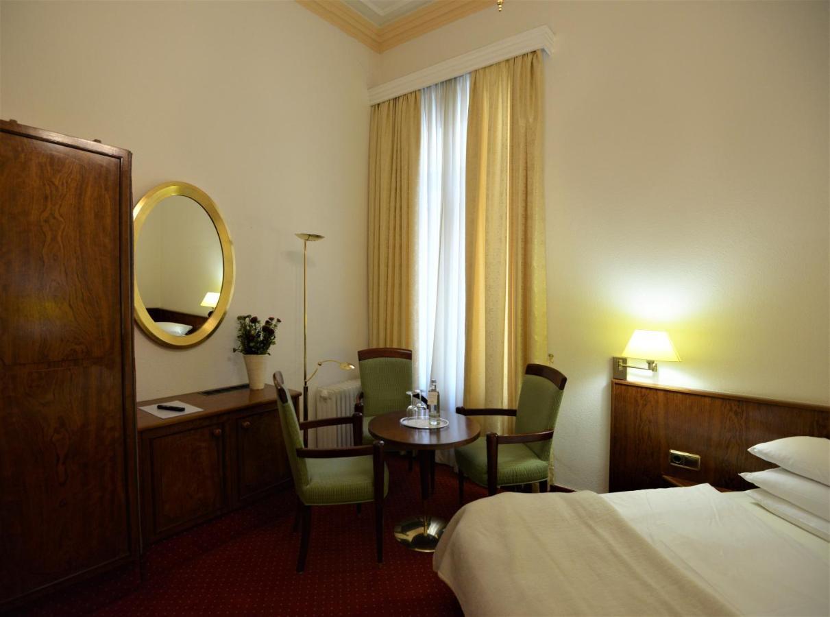 ויסבאדן Hotel Am Kochbrunnen מראה חיצוני תמונה