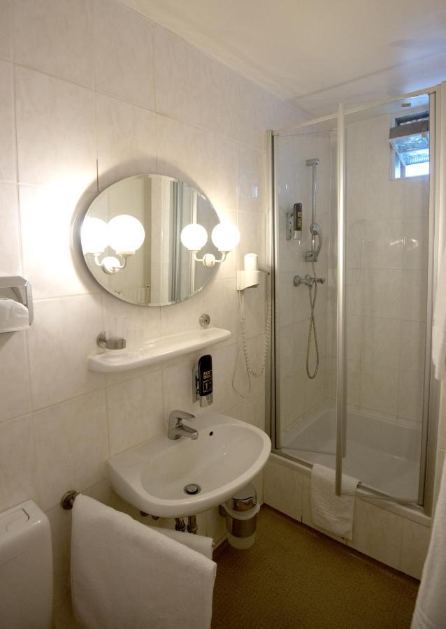 ויסבאדן Hotel Am Kochbrunnen מראה חיצוני תמונה