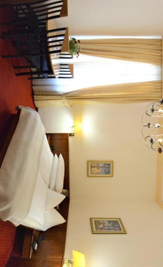 ויסבאדן Hotel Am Kochbrunnen מראה חיצוני תמונה