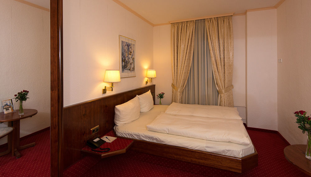 ויסבאדן Hotel Am Kochbrunnen מראה חיצוני תמונה